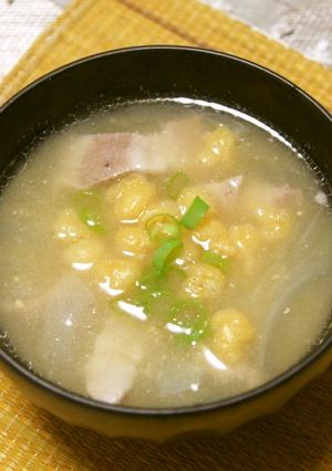 豚肉と玉葱、揚げ玉の味噌汁-レシピのメイン写真