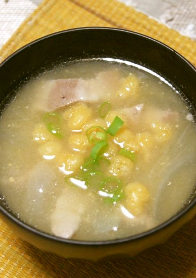 豚肉と玉葱、揚げ玉の味噌汁-レシピのメイン写真