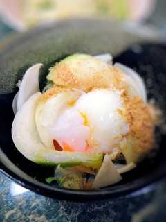 たまごのおかず☆レンチン玉ねぎ温玉乗っけ-レシピのメイン写真