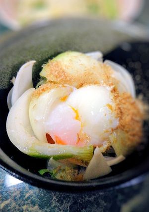 たまごのおかず☆レンチン玉ねぎ温玉乗っけ-レシピのメイン写真
