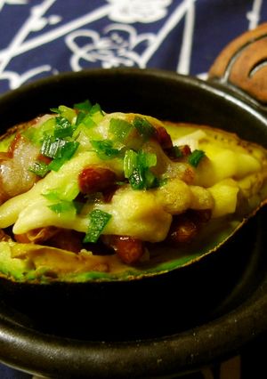 アボカドの塩麹きのこ納豆チーズ焼き✿-レシピのメイン写真
