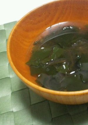 簡単すぎる。ワカメとトロロ昆布のお吸い物-レシピのメイン写真