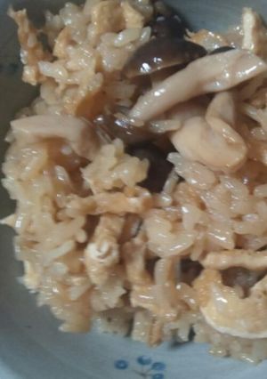 炊飯器でしめじと油揚げの炊き込みご飯-レシピのメイン写真