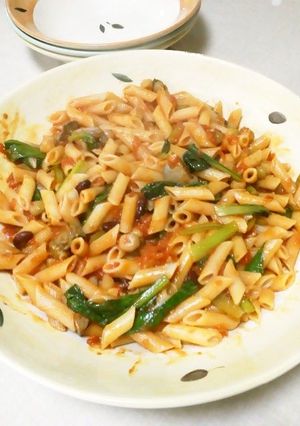 鶏レバーと小松菜のトマトソースパスタ-レシピのメイン写真