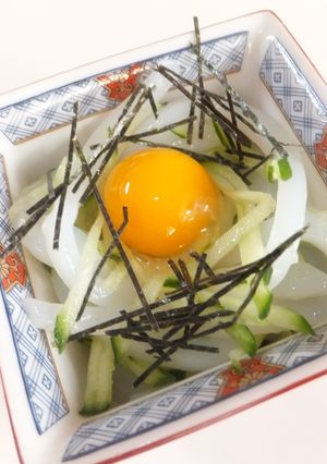 ★イカそうめんとキュウリの卵黄のせ★-レシピのメイン写真