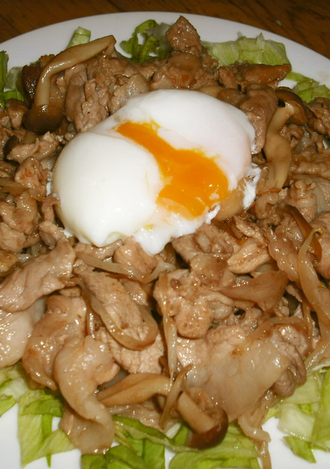 温玉のせ♪豚肉ときのこのオイスター炒め-レシピのメイン写真