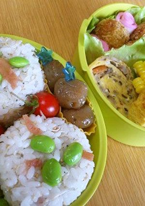 お弁当に♪炒りじゃこと梅のおむすび-レシピのメイン写真