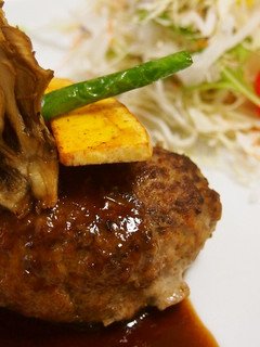 肉汁溢れるハンバーグ-レシピのメイン写真