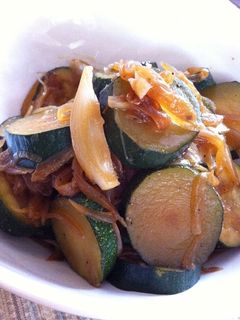 【菜食】ズッキーニと玉ねぎの万能醤油炒め-レシピのメイン写真