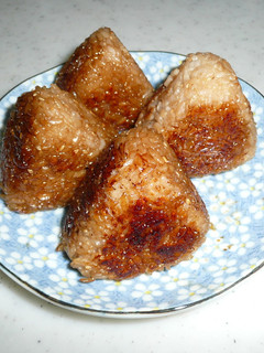 甘い焦がし醤油がおいしい♪焼きおにぎり-レシピのメイン写真