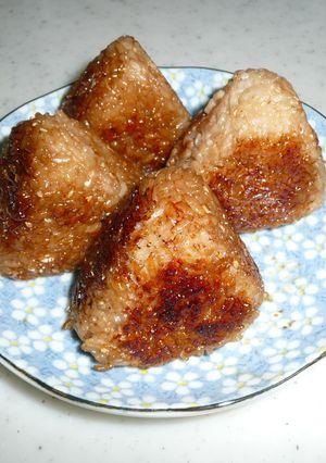 甘い焦がし醤油がおいしい♪焼きおにぎり-レシピのメイン写真