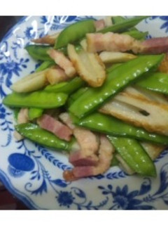 スナップえんどう大量消費♪ベーちく炒め-レシピのメイン写真