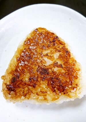 あらまっ！いい味♪塩麹の焼きおにぎり。-レシピのメイン写真