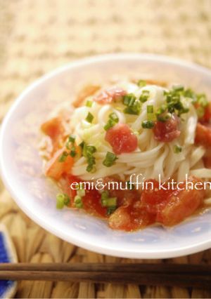 時短♪冷やし中華風＊潰し梅トマトうどん-レシピのメイン写真