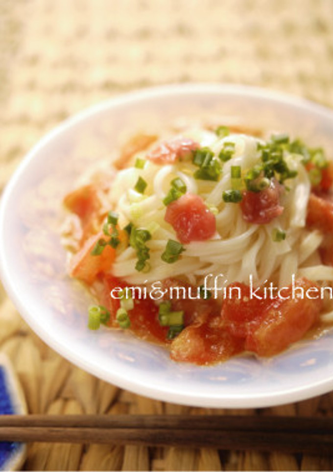 時短♪冷やし中華風＊潰し梅トマトうどん-レシピのメイン写真