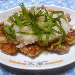 รูปของ 鶏もも肉漬込焼き・大根おろしたっぷりのせ