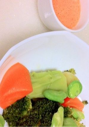 ブロッコリー、そら豆サラダ イチゴソース-レシピのメイン写真