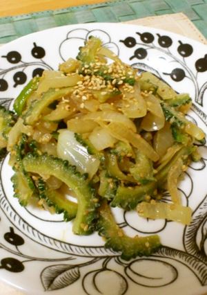 苦くない！ゴーヤと玉ねぎの味噌炒め-レシピのメイン写真