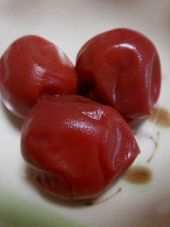 食酢で漬ける…「甘梅干し」-レシピのメイン写真