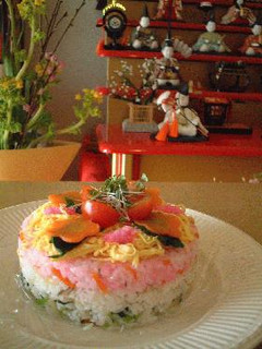 こどもと一緒にデコレーション♪三色ちらし寿司ケーキ♪(ひなまつり)-レシピのメイン写真