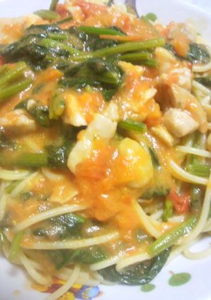丸々トマトから作るほうれん草＆鶏肉パスタ-レシピのメイン写真