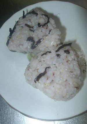 十六穀塩こんぶおにぎり-レシピのメイン写真