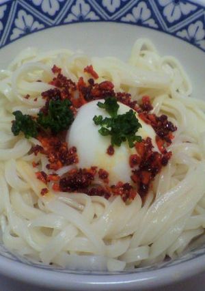 温泉卵のせ♪食べるラー油うどん-レシピのメイン写真