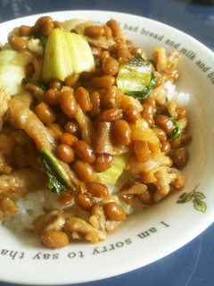 一人暮らしで豚キム納豆丼-レシピのメイン写真