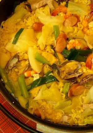 すき焼き鍋でうまーいプデチゲ부대찌개風♪-レシピのメイン写真