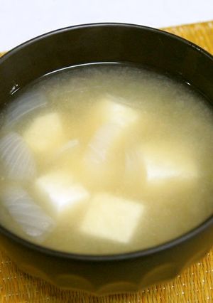玉葱と豆腐の味噌汁梅風味-レシピのメイン写真