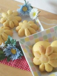野菜ジュースでお花パン♪-レシピのメイン写真