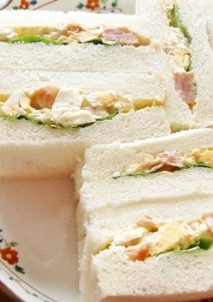 休日の朝、摘み立てバジル入りサンドイッチ-レシピのメイン写真