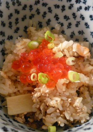 土鍋料理：簡単でも華やか♪鮭イクラ親子飯-レシピのメイン写真