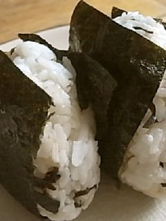 塩昆布とおかかクリームチーズのおにぎり-レシピのメイン写真