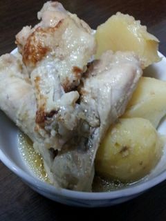 簡単!塩麹で手羽元とじゃがいもの煮付け-レシピのメイン写真