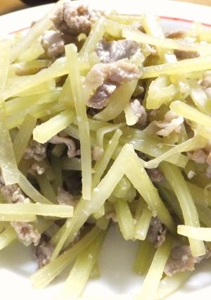 ウドと豚コマで塩麹きんぴら♪-レシピのメイン写真
