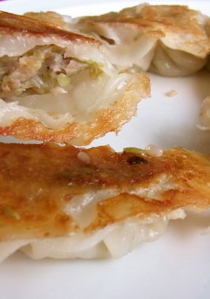 パリパリ羽付き♪手作り焼き餃子-レシピのメイン写真