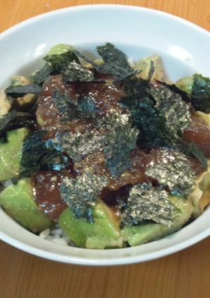 ごま風味♪まぐろ&アボカドの漬け丼-レシピのメイン写真