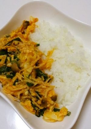 ご飯が進む♪野菜とキノコの簡単ピリ辛丼-レシピのメイン写真