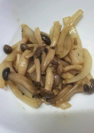 しめじと玉ねぎのバター炒め-レシピのメイン写真