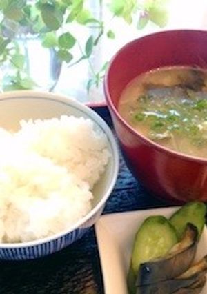 夏場にピッタリ♪ミョウガと茄子のお味噌汁-レシピのメイン写真