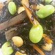 白和えのための蒟蒻入りひじきの煮物