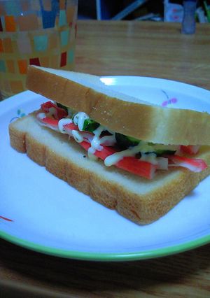 簡単朝食　カニカマサラダサンド-レシピのメイン写真