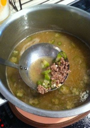 挽肉と豆腐、オクラの食べる味噌汁-レシピのメイン写真