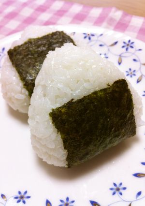 肉 IN おにぎり❇︎海苔巻き-レシピのメイン写真