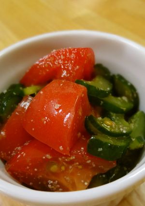 夏の常備菜☆トマトときゅうりの胡麻和え-レシピのメイン写真