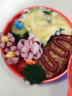 お弁当が華やかに♪簡単ウインナーでお花-レシピのメイン写真