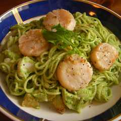 รูปของ ホタテと鱈、ルッコラのパスタ