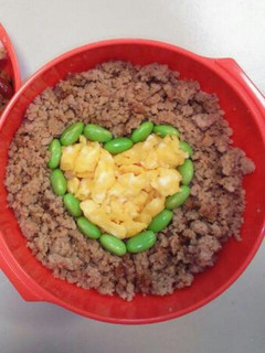 カワイイ♪2色そぼろ丼の盛り付け方**-レシピのメイン写真