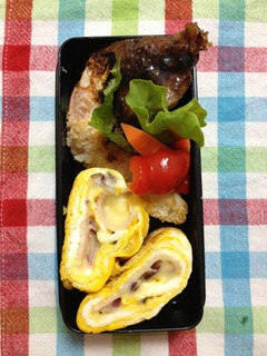 お弁当に!ハムチーズ玉ねぎ巻いちゃった卵-レシピのメイン写真
